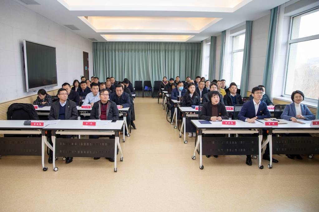 第50期新疆公共管理培訓(xùn)班順利結(jié)業(yè)