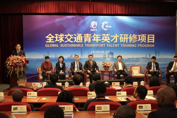 校長(zhǎng)沙愛(ài)民出席全球交通青年英才研修項(xiàng)目開班儀式