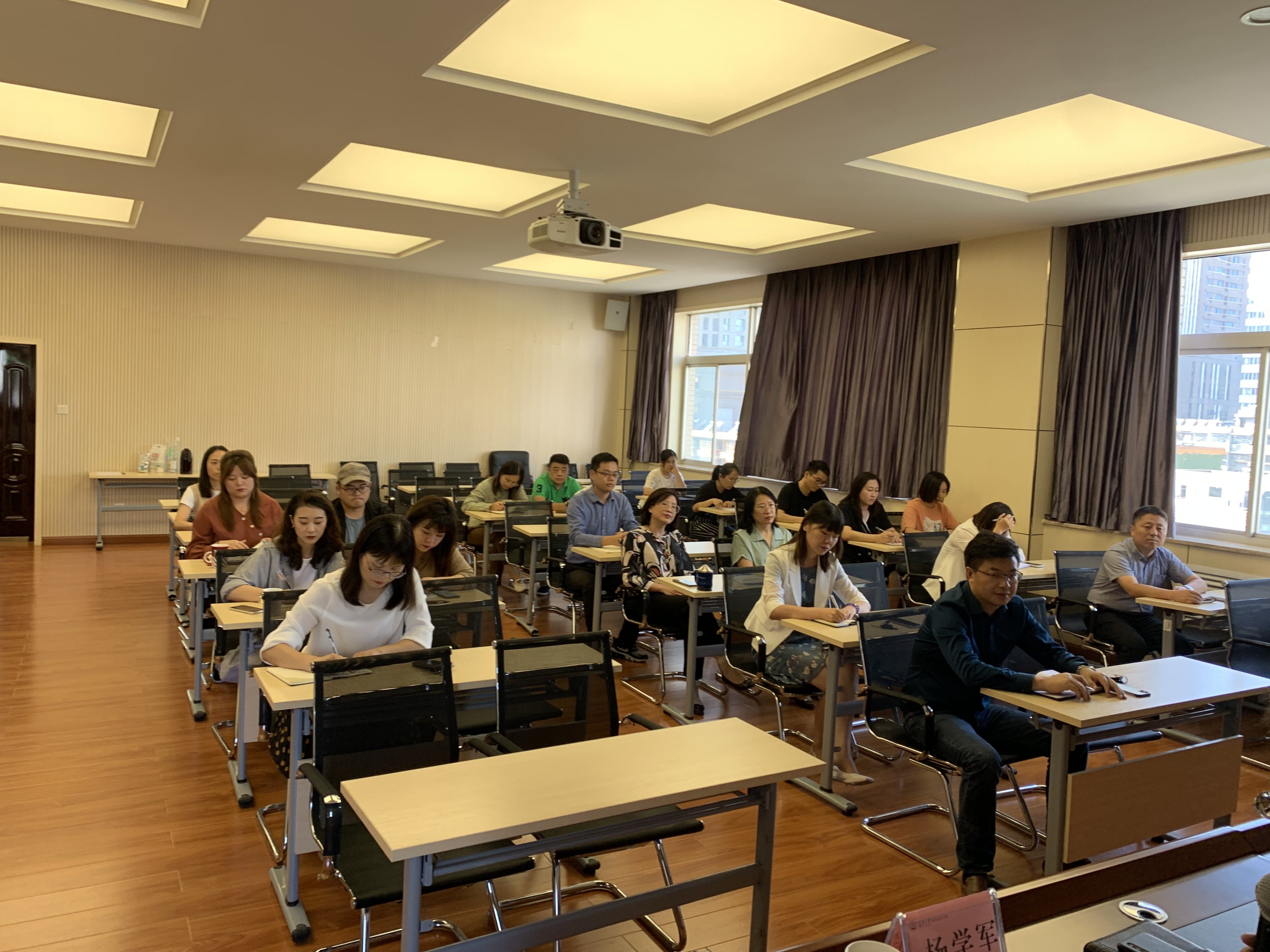 促進我院非學歷教育培訓工作再上新臺階，建立內訓長效機制
