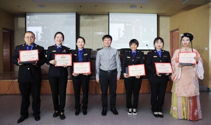 愛成都、迎大運、強轉樹——成都市城市管理行政執法隊伍英語培訓精品班圓滿結業