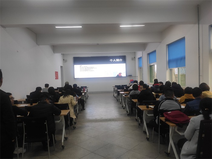 我校開展“輔導員核心素養(yǎng)提升”專題培訓