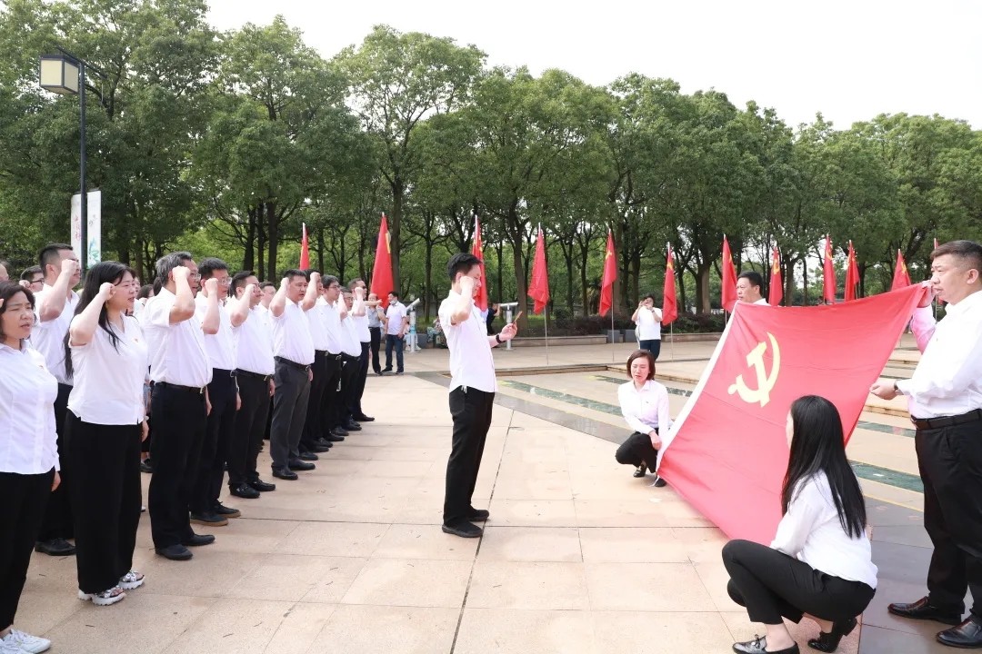 中建三局華東公司黨史學(xué)習(xí)教育暨2021年中高層干部培訓(xùn)班在南京大學(xué)成功舉辦并圓滿結(jié)業(yè)