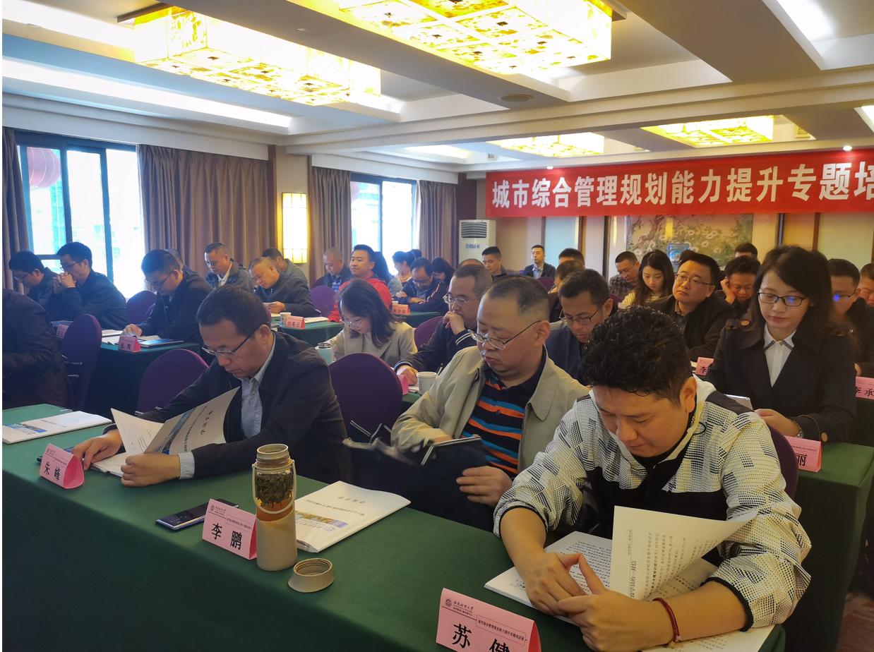 爐霍縣生態(tài)文明和文化旅游融合發(fā)展專題培訓(xùn)班順利開班