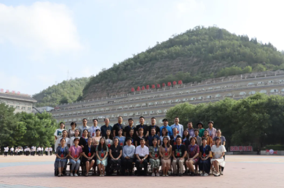 “學(xué)習(xí)百年黨史，弘揚(yáng)延安精神，傳承紅色基因”全國(guó)高校思想政治理論課教師社會(huì)實(shí)踐研修班圓滿結(jié)業(yè)