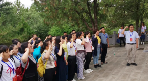 “學(xué)習(xí)百年黨史，弘揚(yáng)延安精神，傳承紅色基因”全國(guó)高校思想政治理論課教師社會(huì)實(shí)踐研修班圓滿結(jié)業(yè)