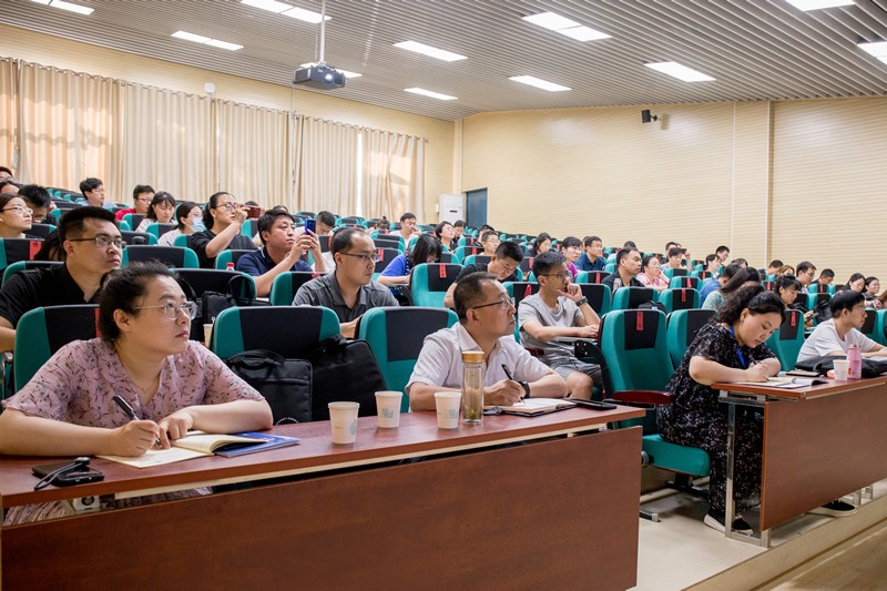 承德醫學院科級干部綜合能力提升培訓班開班